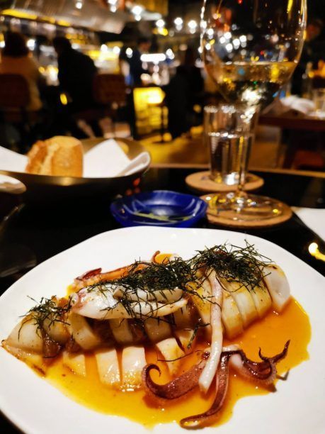 Calamar relleno de Cebolla y salsa de Huevo Picante calamar la barra carles abellan hotel w